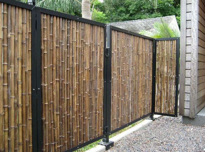 Minimalist Bamboo Privacy Screen for Large Space