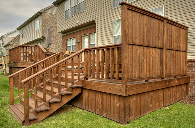 Deck With a Privacy Wall